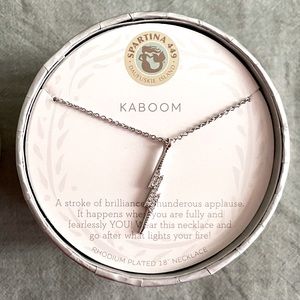 Sea La Vie Kaboom necklace
